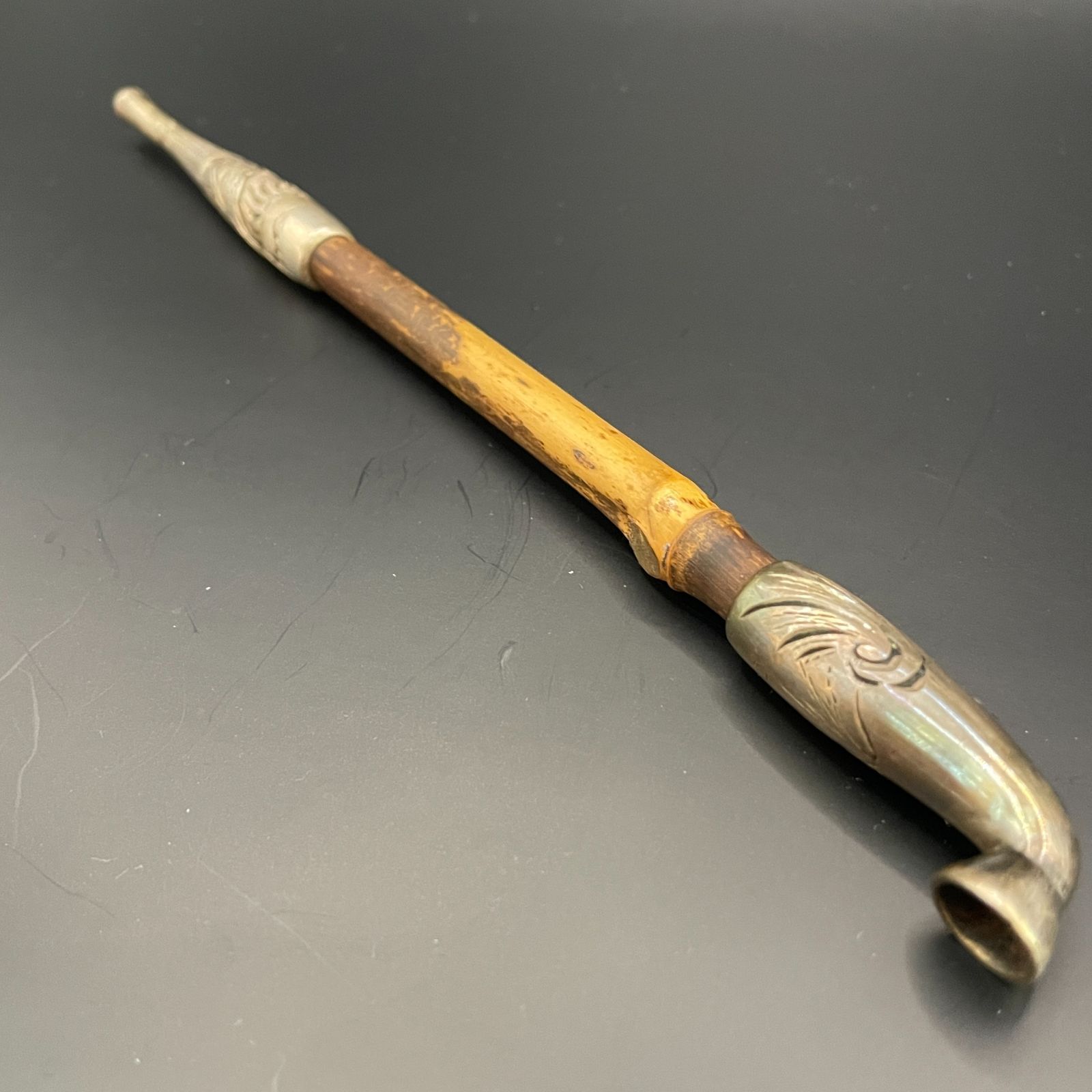 時代煙管 銘：光廣(推定) 石黒系金工 高肉彫 虎に竹 富士に波 彫金