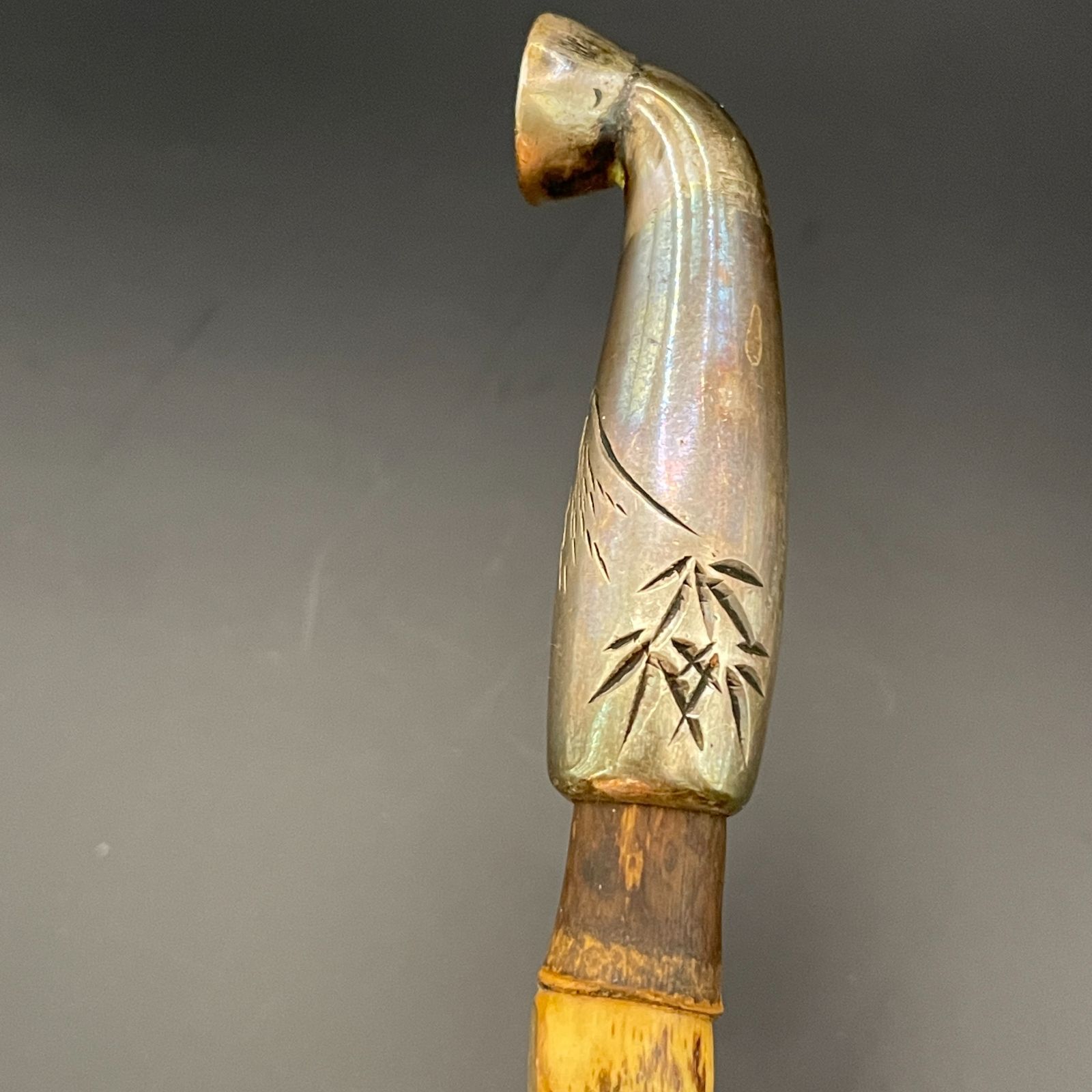 時代煙管 銘：光廣(推定) 石黒系金工 高肉彫 虎に竹 富士に波 彫金