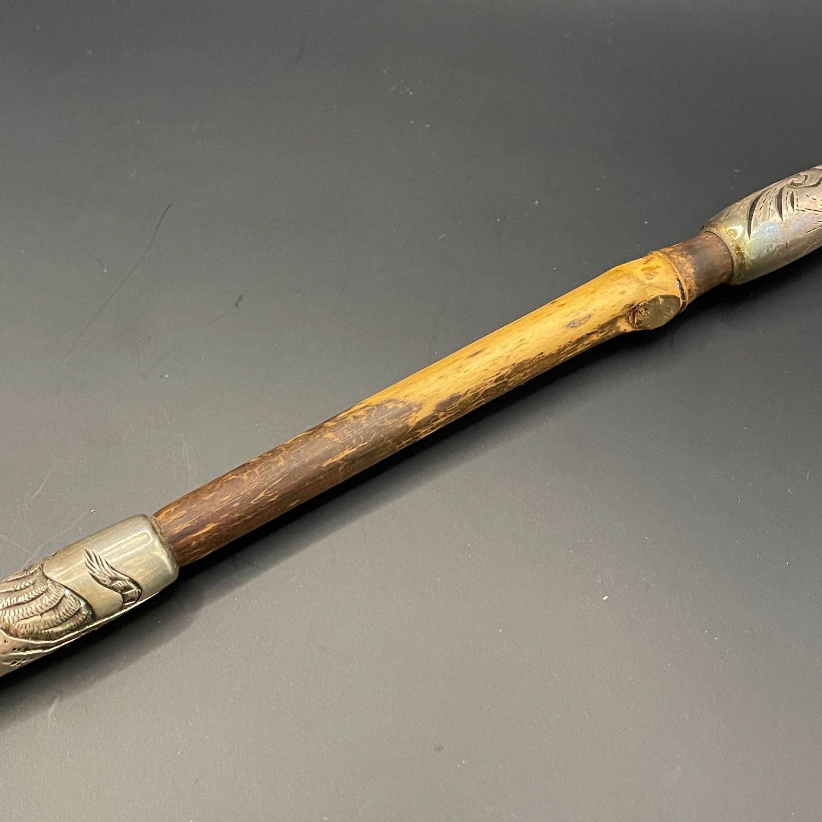 時代煙管 銘：光廣(推定) 石黒系金工 高肉彫 虎に竹 富士に波 彫金