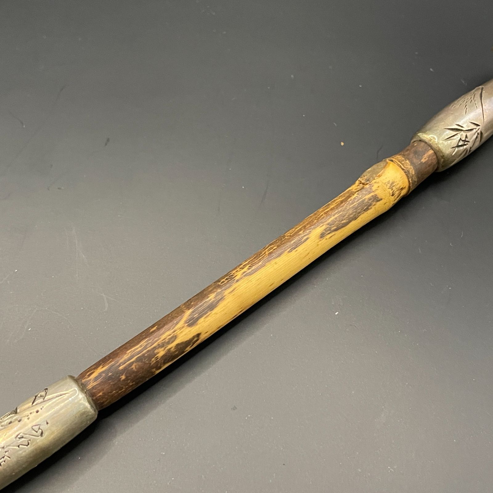 時代煙管 銘：光廣(推定) 石黒系金工 高肉彫 虎に竹 富士に波 彫金
