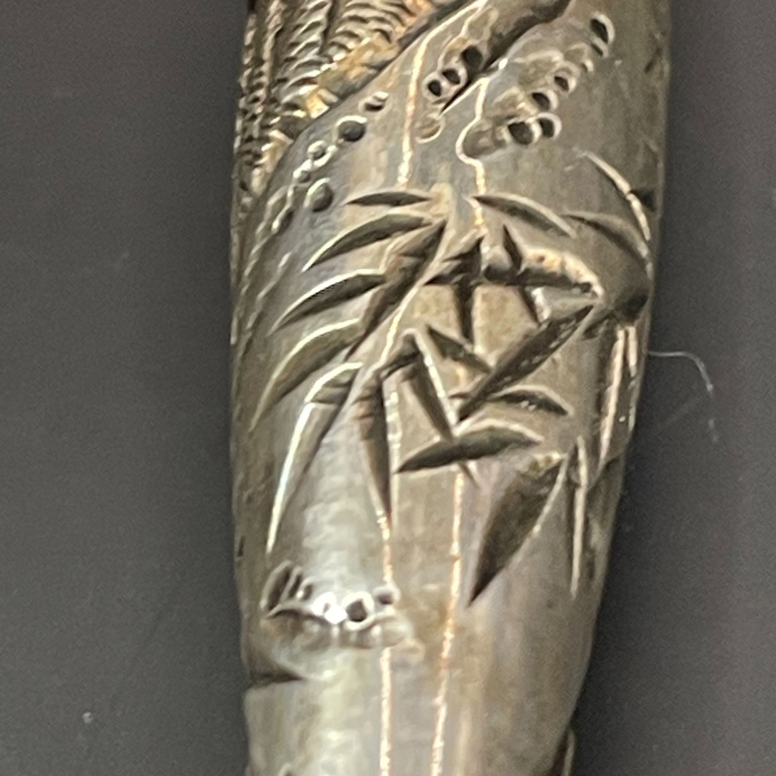 時代煙管 銘：光廣(推定) 石黒系金工 高肉彫 虎に竹 富士に波 彫金