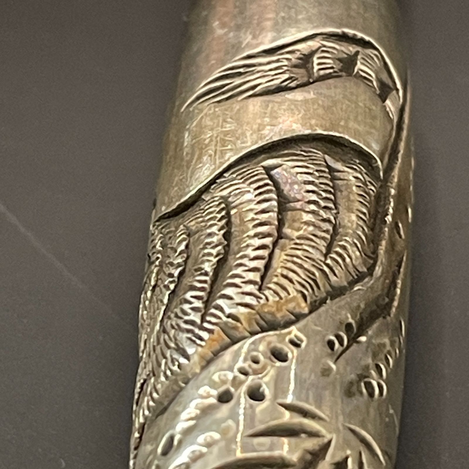 時代煙管 銘：光廣(推定) 石黒系金工 高肉彫 虎に竹 富士に波 彫金