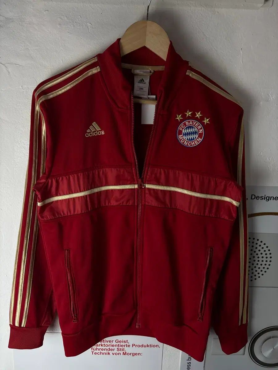アディダス FCバイエルン・ミュンヘン ゴールド ジャージ - メルカリ