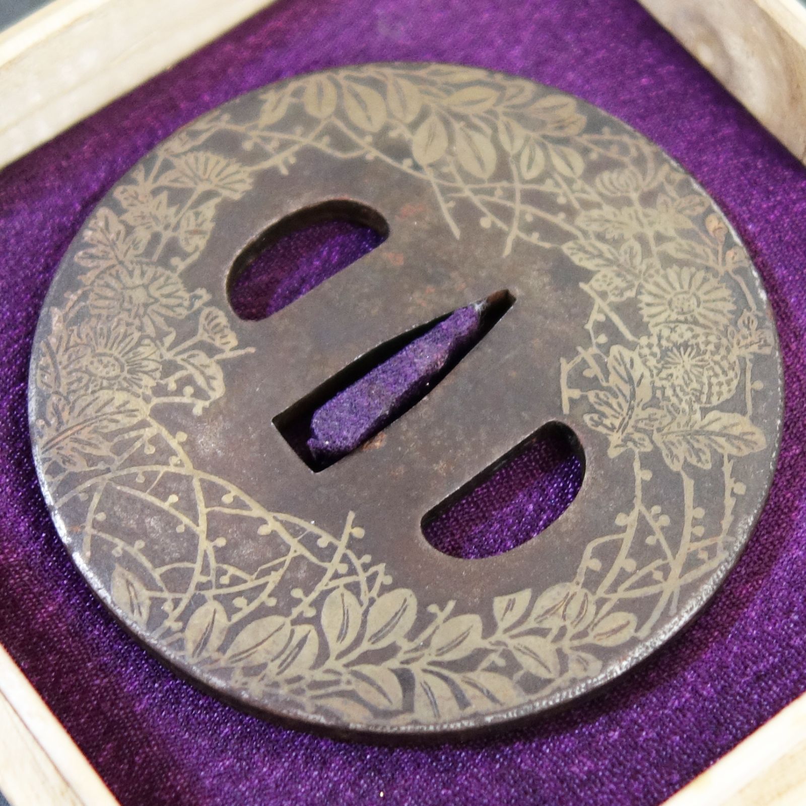 鍔 【 鉄地 平安城象嵌 秋草図鍔 】 日本刀 刀装具 鐔 骨董 古美術