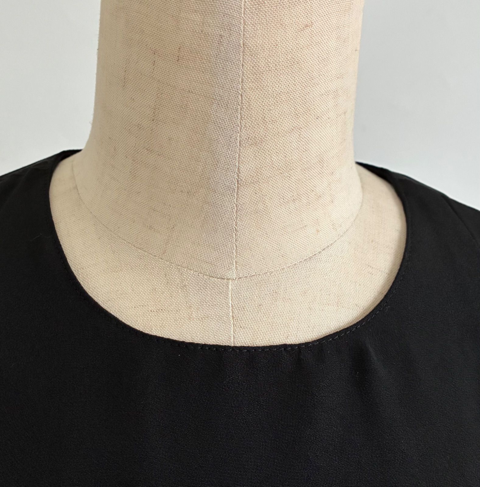 黒留袖リメイク 金色装飾 ロングワンピース 黒 正絹 豪華 翠峯作 遠山