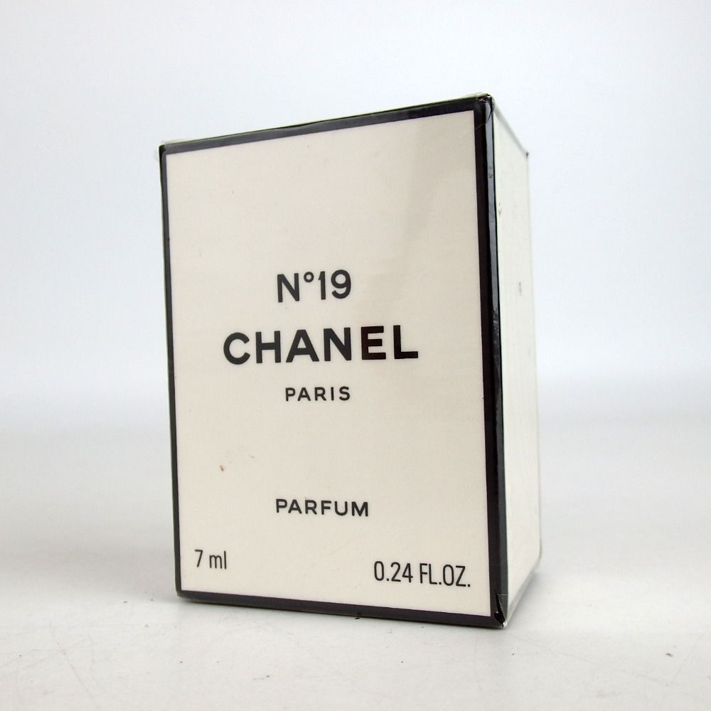 ②未開封 CHANEL シャネル N°19 パルファム 7ml 香水 レディース CHANEL - 美品 未使用 シャネル N°19 パルファム 7ml 香水の通販 by