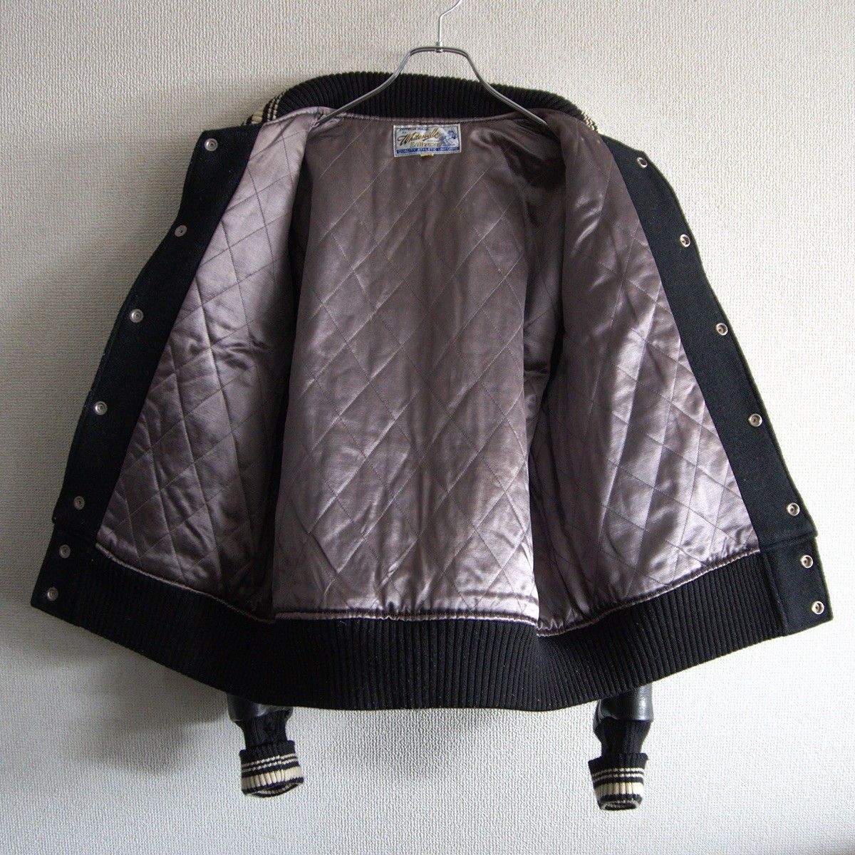 美品】WHITESVILLE【フルデコ レザースリーブ スタジャン】38