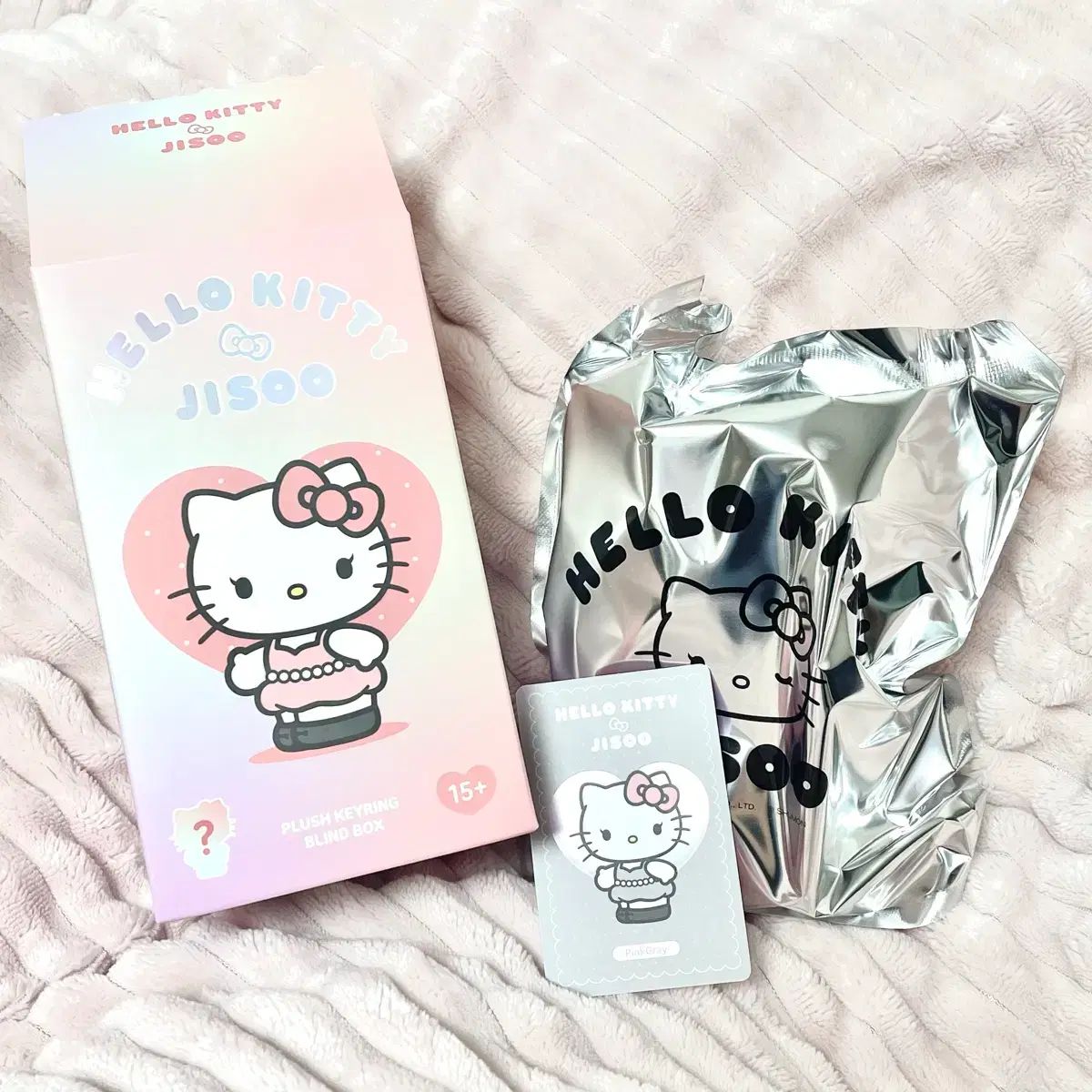 ハローキティ BLACKPINK ジス(JISOO) コラボ 限定モデル キーホルダー