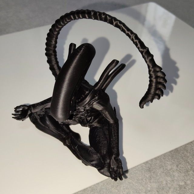 エイリアン フィギュア 3Dプリント 座禅 瞑想 胡坐 ゼノモーフ