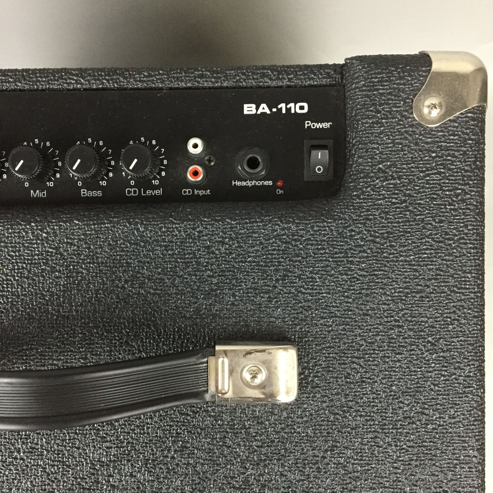 Ampeg BA-110(V1) ベースアンプ A9CNH23004 f146 - メルカリ