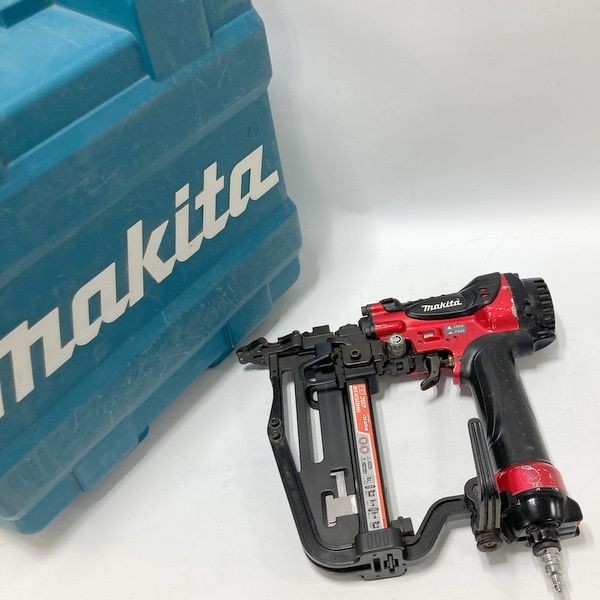 makita マキタ 4 mm 高圧フロアタッカ AT 450 HA 赤 エアダスタ付 フロアネイラ エア工具 ≡DT 7022