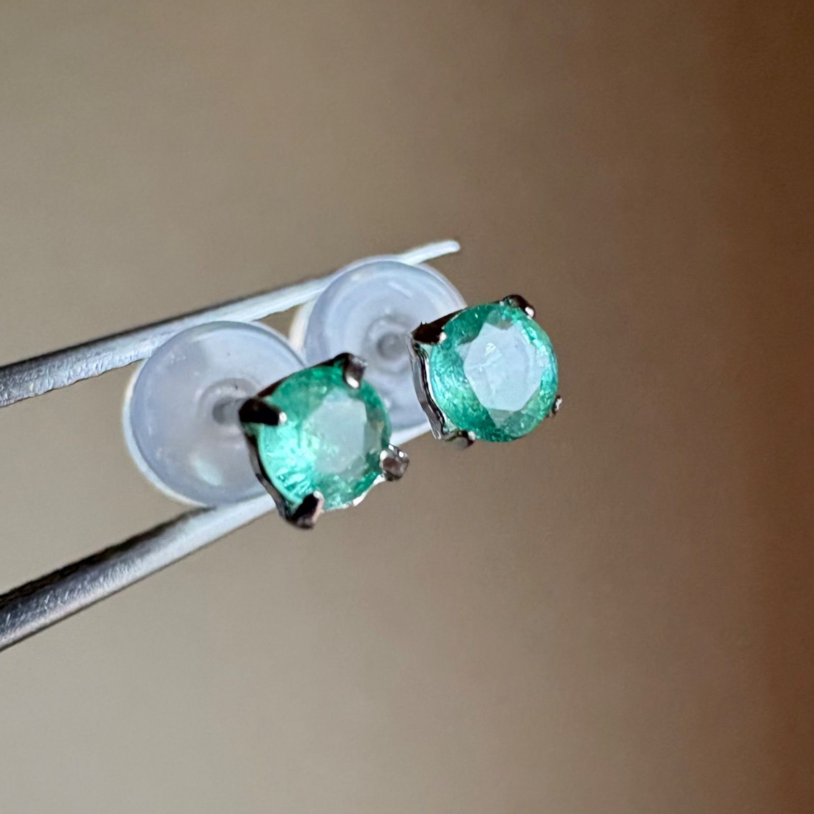 Pt900コロンビア産 天然石エメラルド ラウンド プラチナ ピアス地金