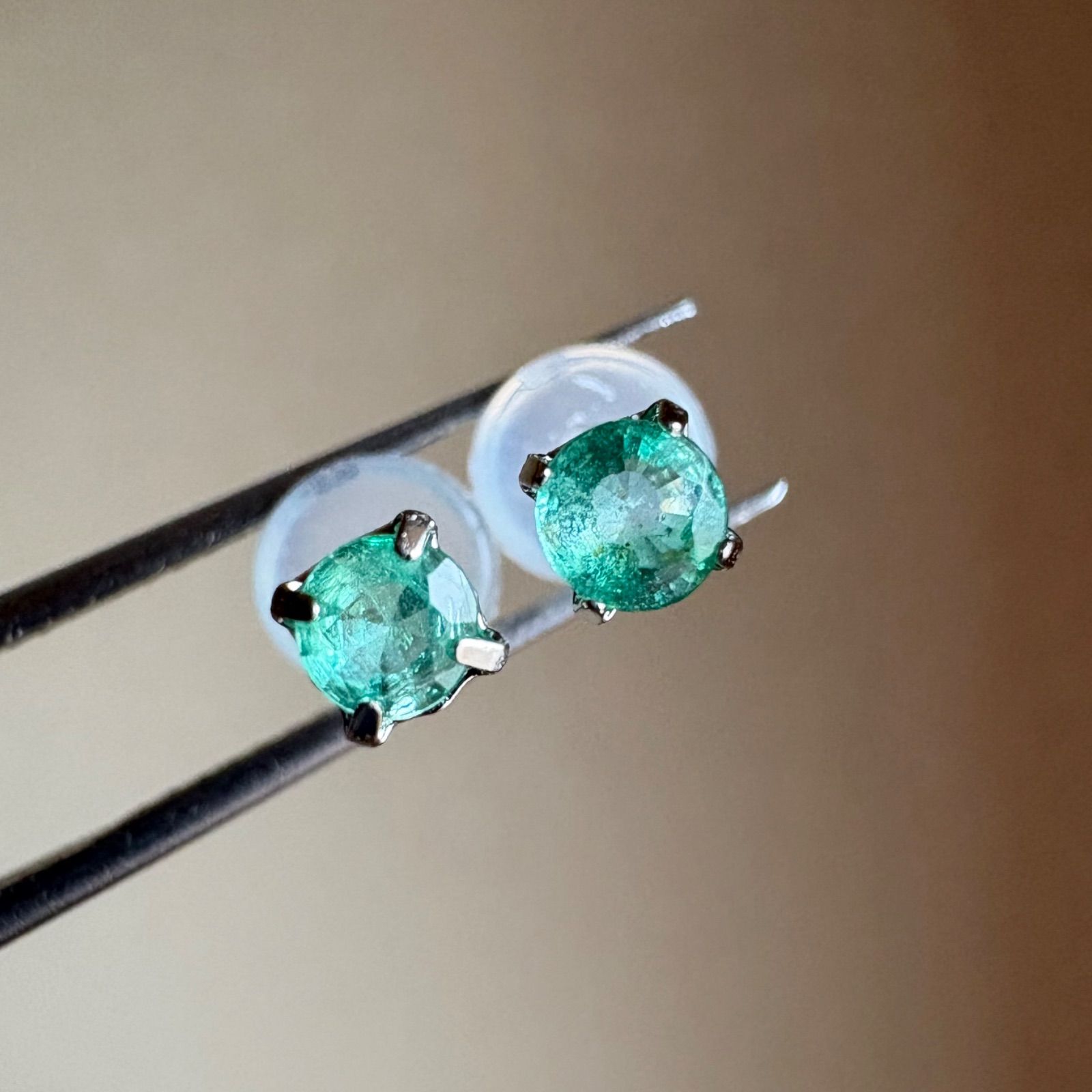 Pt900コロンビア産 天然石エメラルド ラウンド プラチナ ピアス地金