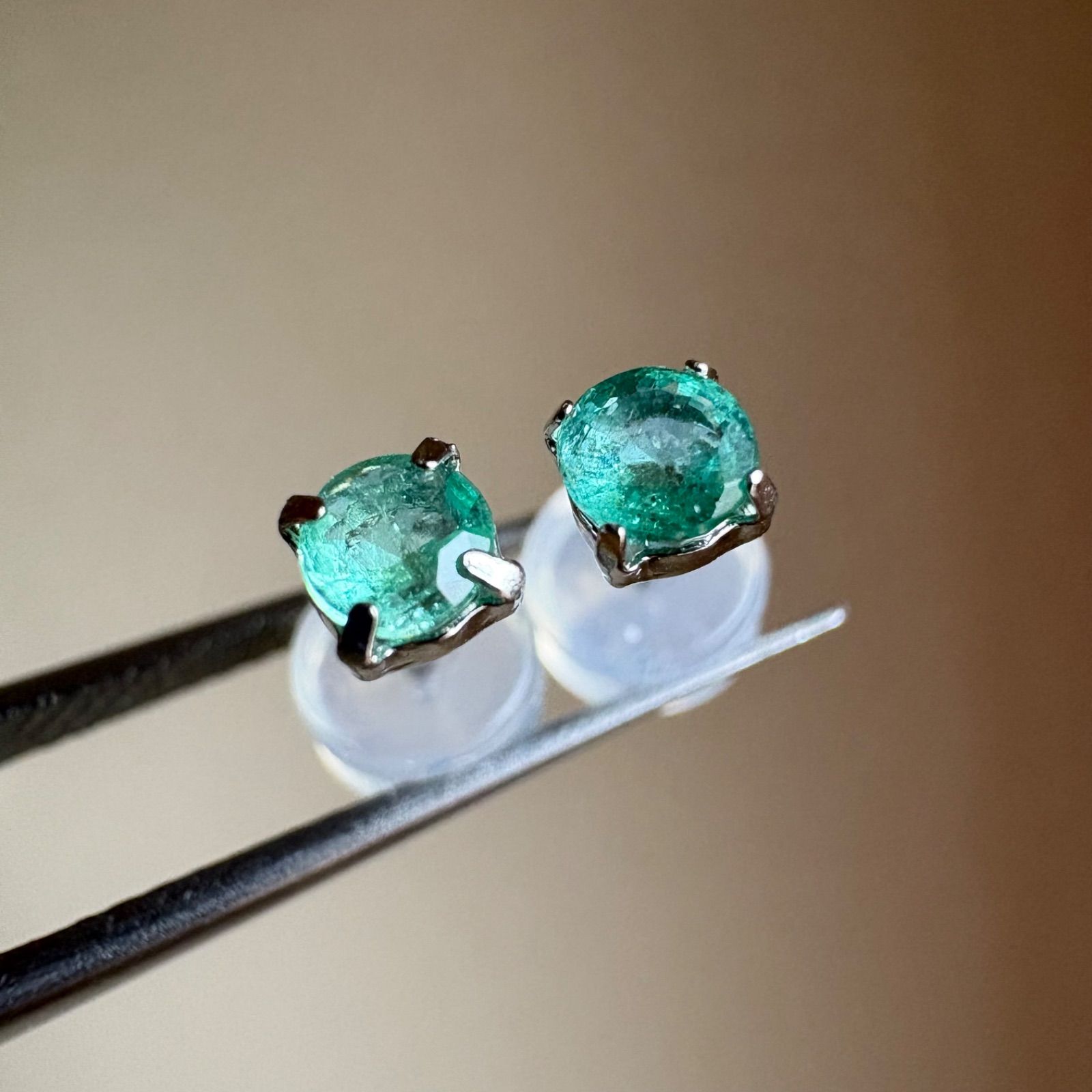 Pt900コロンビア産 天然石エメラルド ラウンド プラチナ ピアス地金