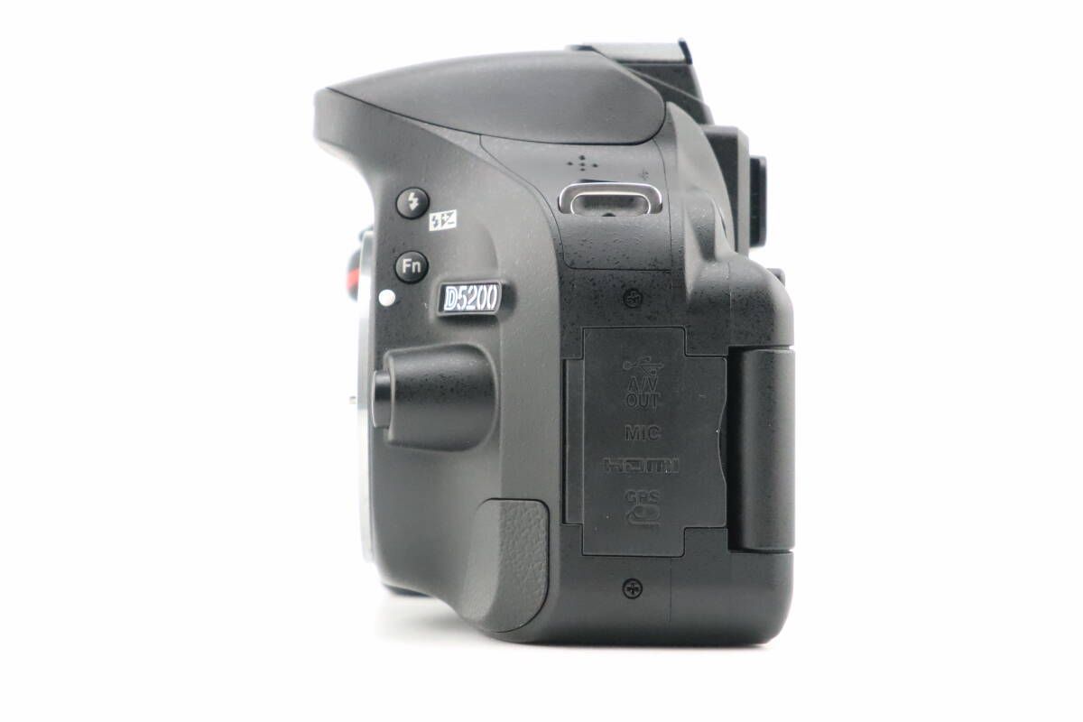 ☆極上品☆ショット数3,955 回☆ニコン NIKON D5200 ボディ 充電器付