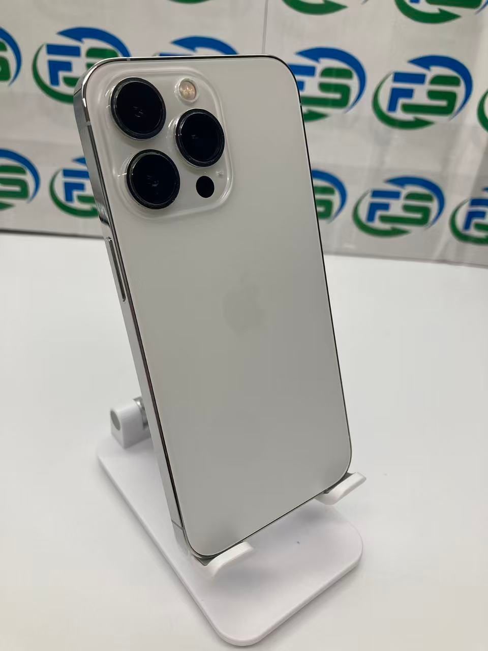 ★iPhone13Pro☆256GB☆シルバー☆バッテリー容量77%★ Amazon | 【整備済み品】 Apple iPhone 13 Pro 256GB シルバー SIM