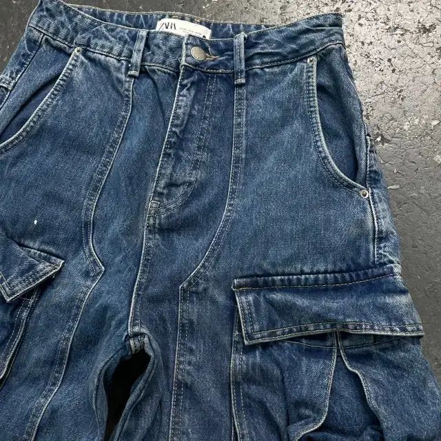 ZARA ユーティリティ カーゴ デニムパンツ - メルカリ