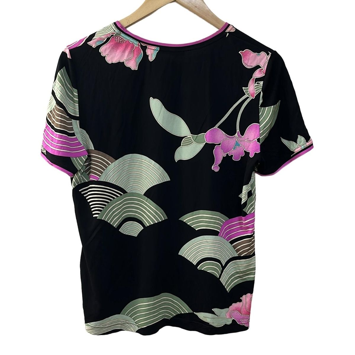 ☆未使用品☆LEONARD PARIS 半袖 カットソー 花柄 黒 サイズ42 LEONARD(レオナール) 半袖カットソー サイズ42 L レディース - 黒