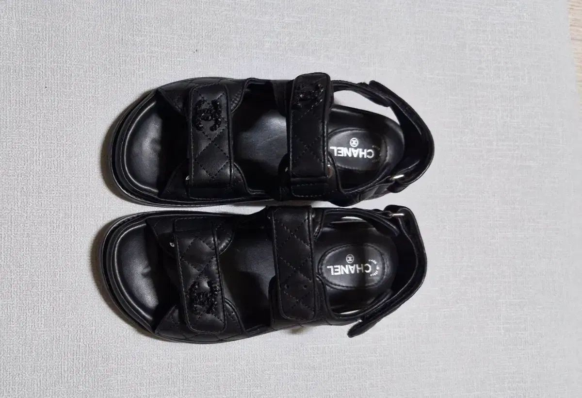 値下げ交渉コメントは受け付けておりません) CHANEL ブラック