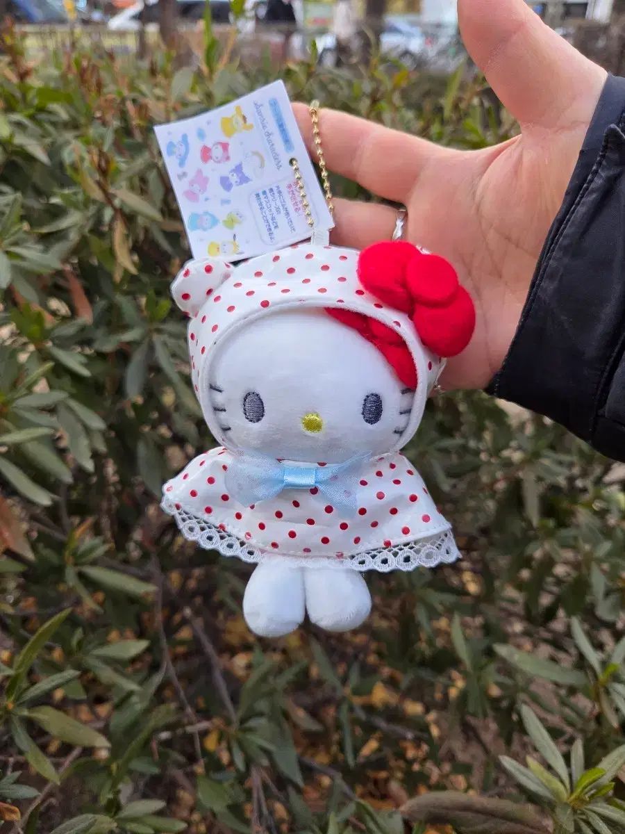 ハローキティ 赤 ドット レインコート ぬいぐるみ キーホルダー - メルカリ