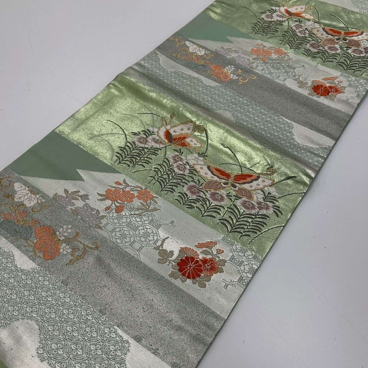 名古屋帯 正絹 唐織 美しい花草に蝶 九寸 MA-3424 - メルカリ