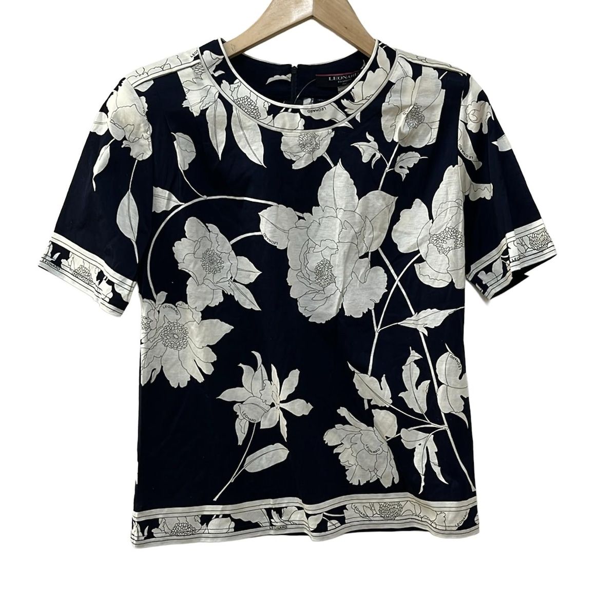 極美品✨LEONARD レオナール 半袖カットソー 花柄 トリム 肩パット L LEONARD(レオナール) 半袖カットソー サイズM レディース - 黒