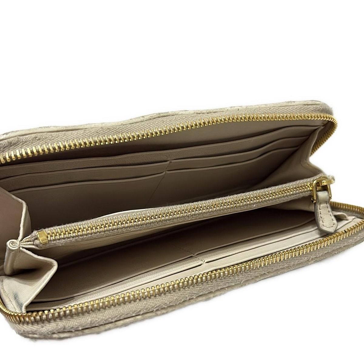 PRADA(プラダ) 長財布 ギャザーウォレット アイボリー ラウンド