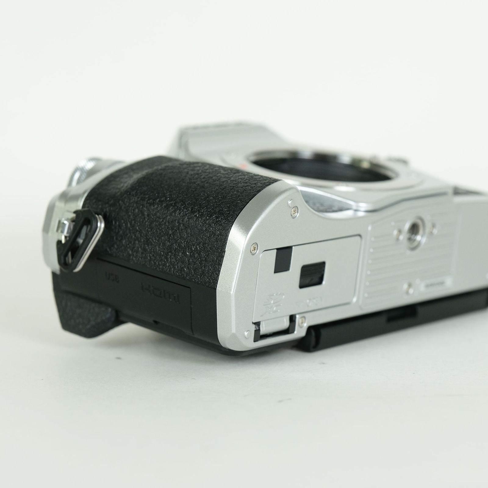 新品同様 | シャッター数298回] OLYMPUS OM-D E-M10 Mark IV [ボディ