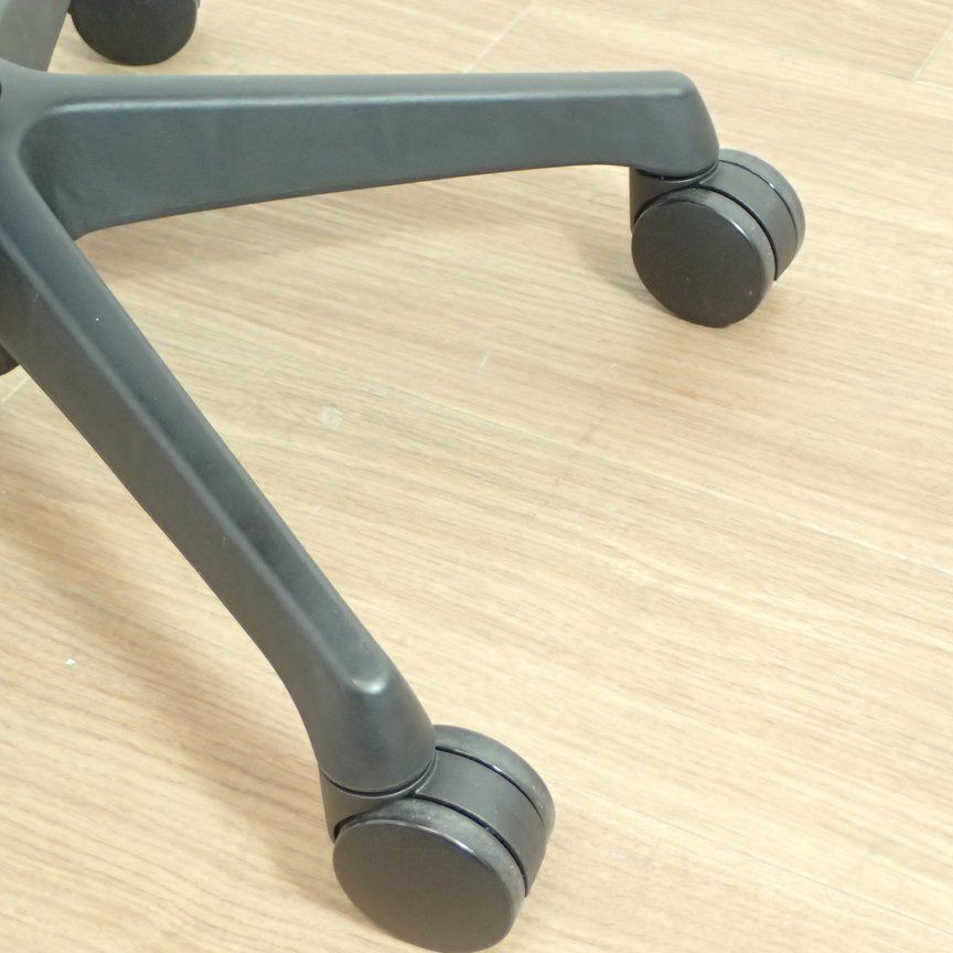  オカムラ CG M オフィスチェア CG11ZRFZK2 グレー 肘無し メッシュ 背ロッキング EG20332 フットレスト付き オフィスチェア ワークチェア 椅子 チェア