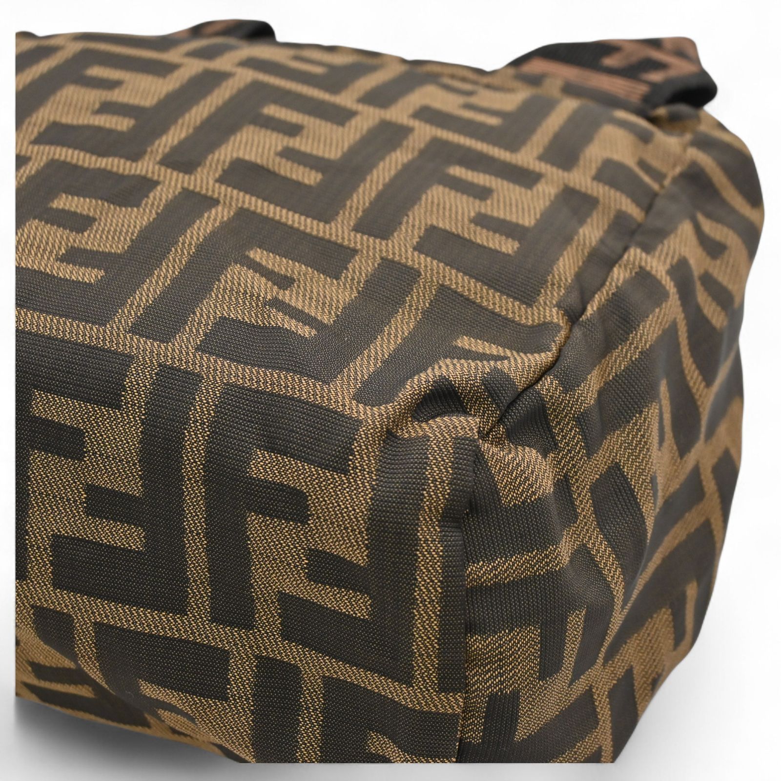 フェンディ ズッカ ロゴ ポーチ ブラウン Bランク fe5616cd - メルカリ