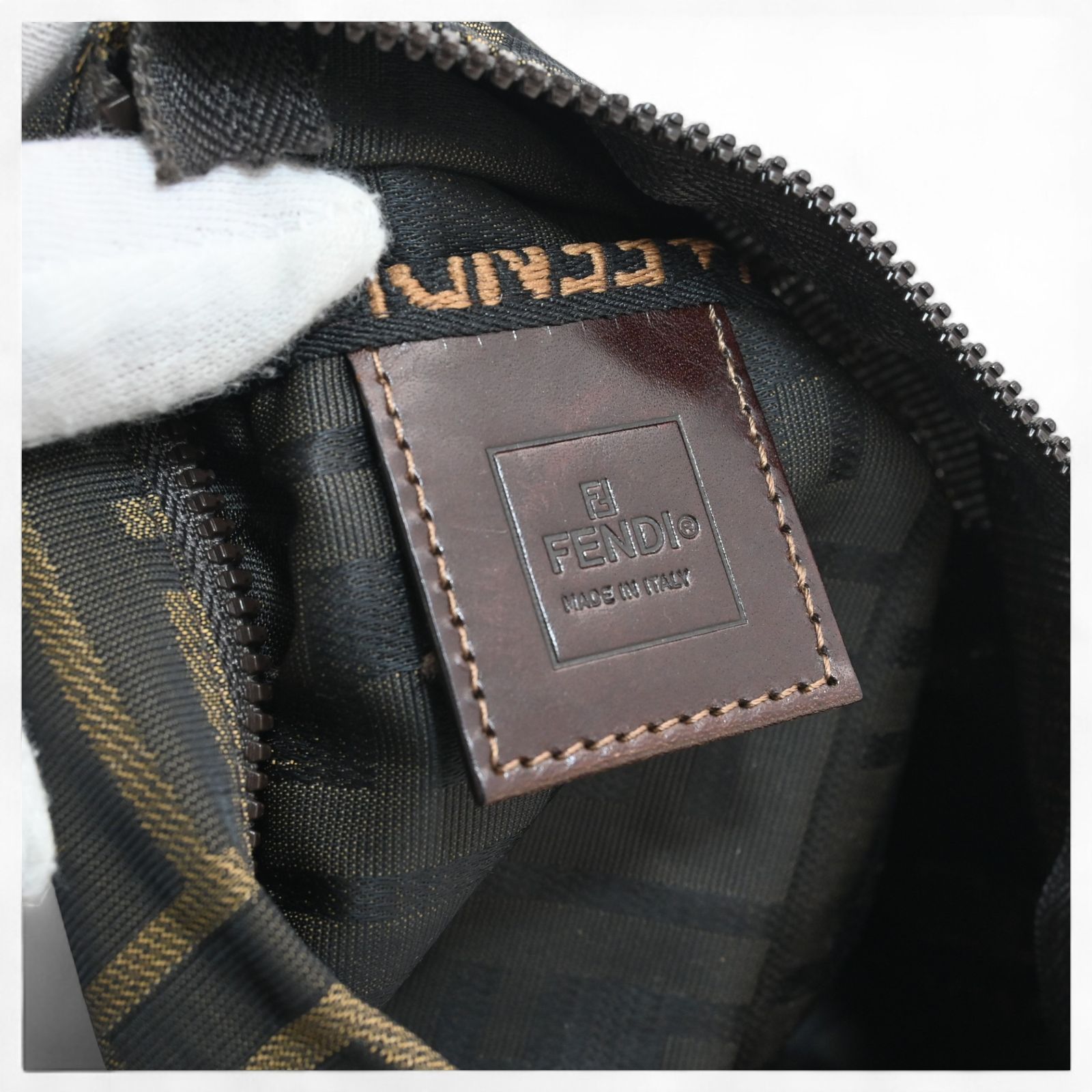 Fendi ロゴポーチ ブラック/ベージュ Fendi ロゴポーチ ブラック/ベージュ