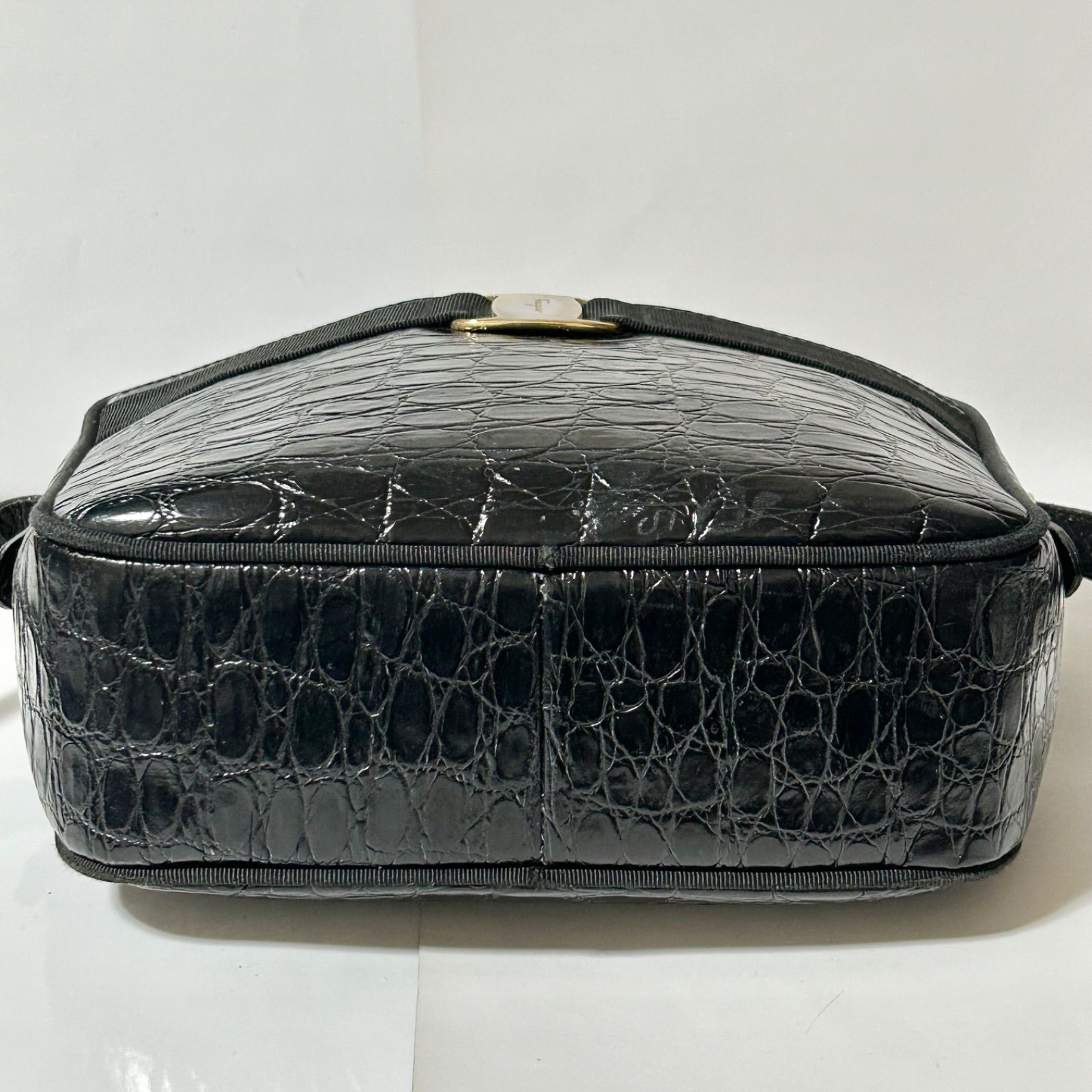 Salvatore Ferragamo フェラガモ ヴァラ クロコ型押し A21 6577