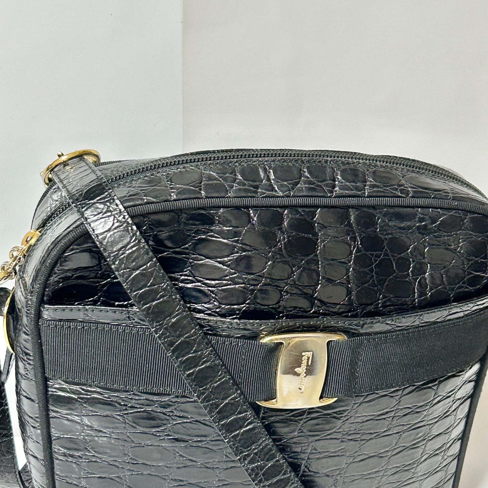 Salvatore Ferragamo フェラガモ ヴァラ クロコ型押し A21 6577