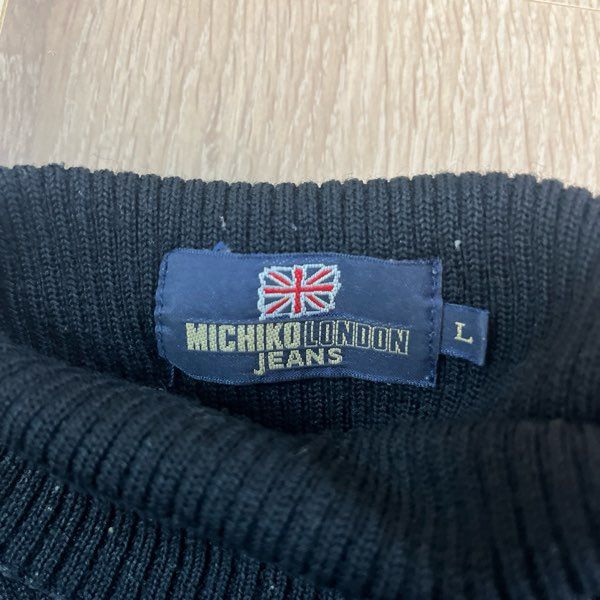 【228903】MICHIKO LONDON ミチコロンドン  長袖ニット　セーター　リブニット　ストレッチ　ウール100％　ハイネック　L メンズ  ・ ブラック ミチコロンドンジーンズ✨良品 トレーナー 長袖ニット 正面ロゴ 薄