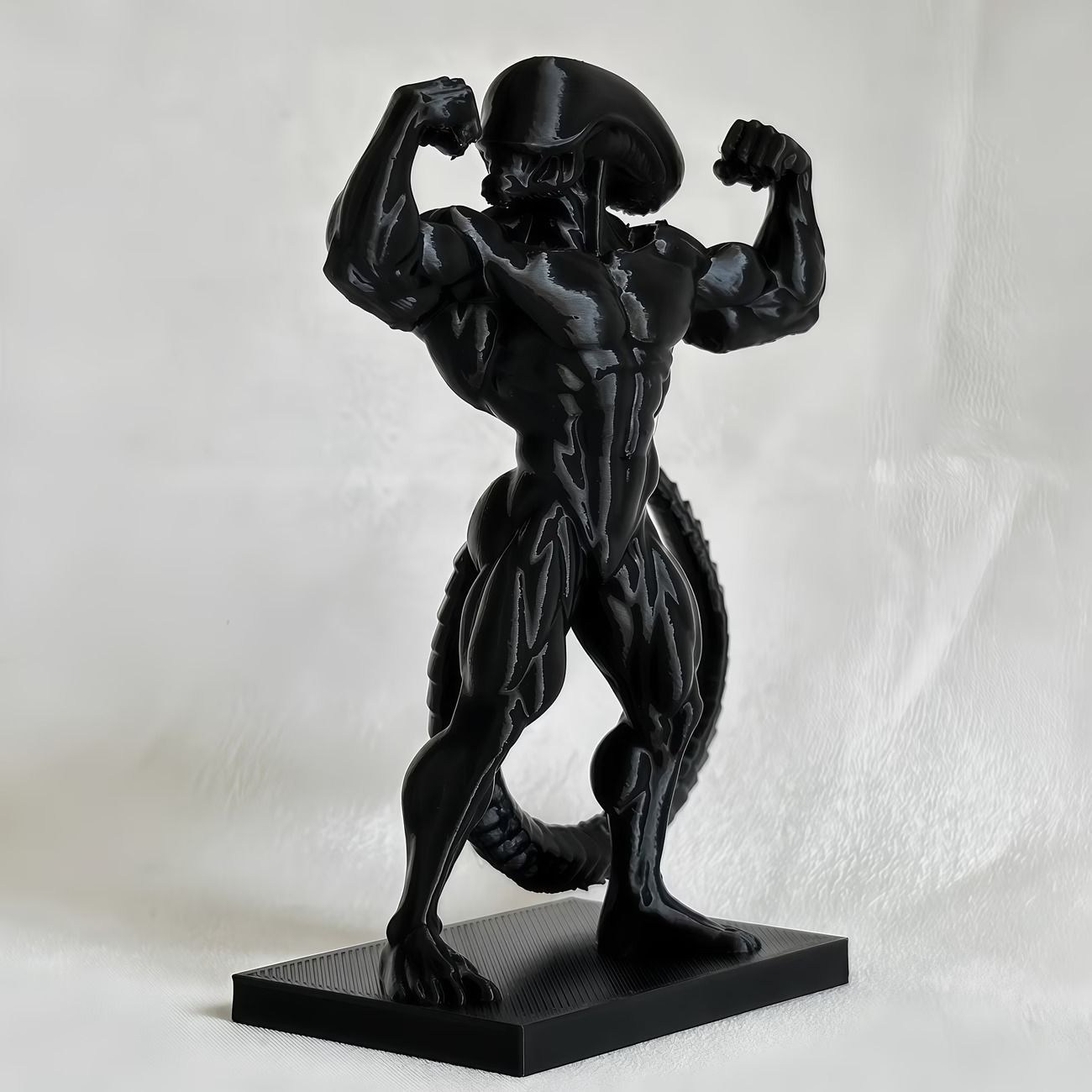 美的工房　「ムチムチの黒人」　オリジナル品　創作品　フィギュア　樹脂製 フィギュア マッスルエイリアン 10cm 筋肉 マッチョ 宇宙人 ミニチュア