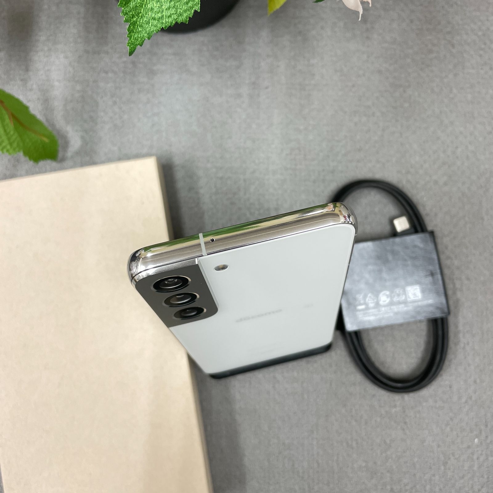 新品同様 Galaxy S22 ファントムホワイ 256GB 国内SIMフリー 送料無料