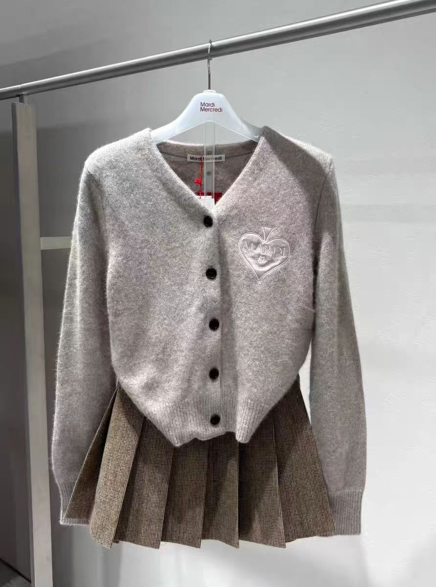 MARDI MERCREDI秋冬ハート刺繍オールインワンVネックニット