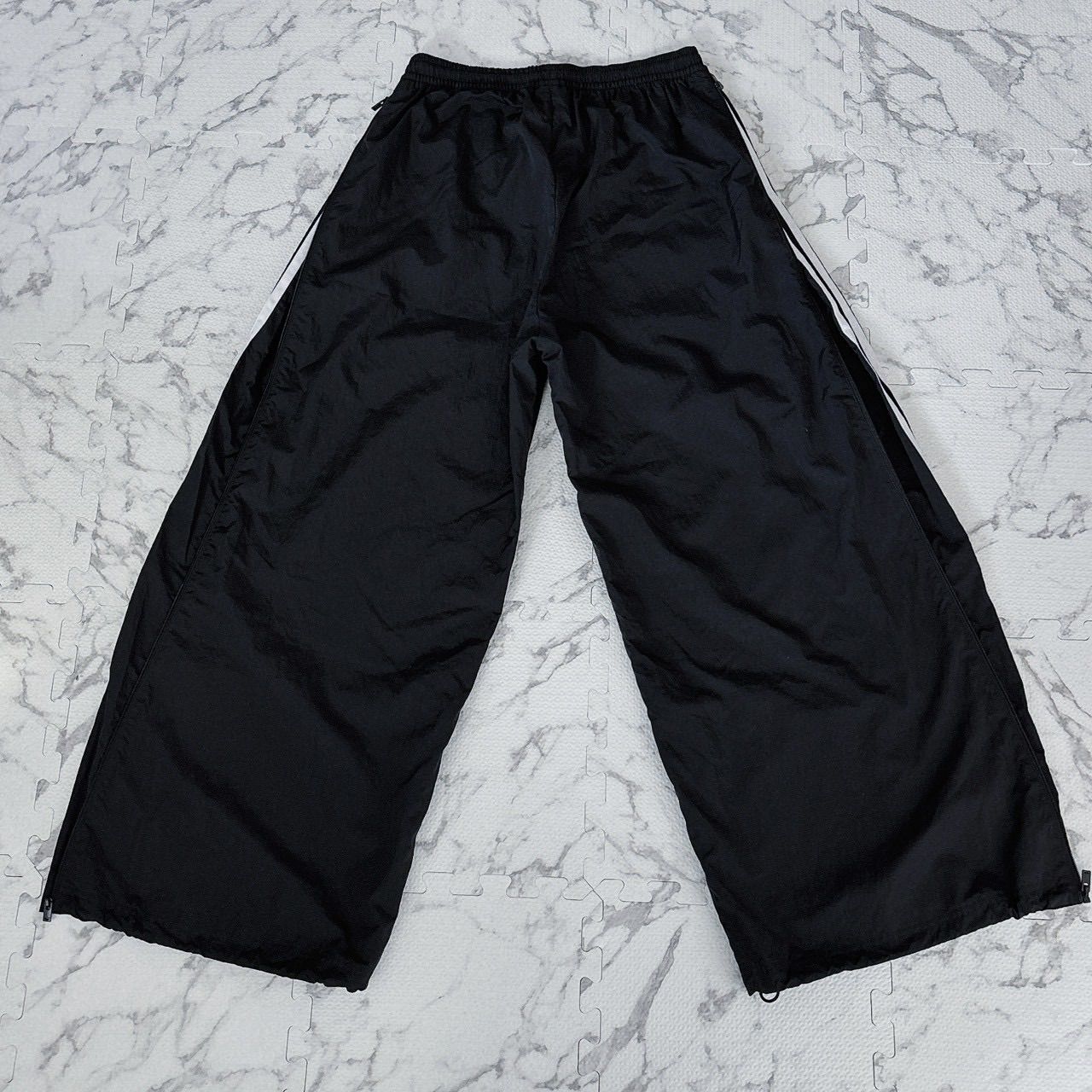 新品タグ付き】adidas Originals JX1692 トレフォイル ナイロンワイド