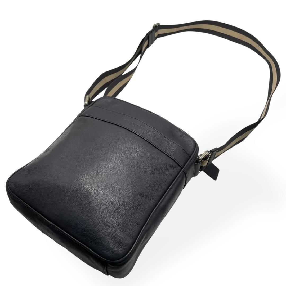 美品 COACH コーチ ショルダーバッグ ボディバッグ 型押しロゴ