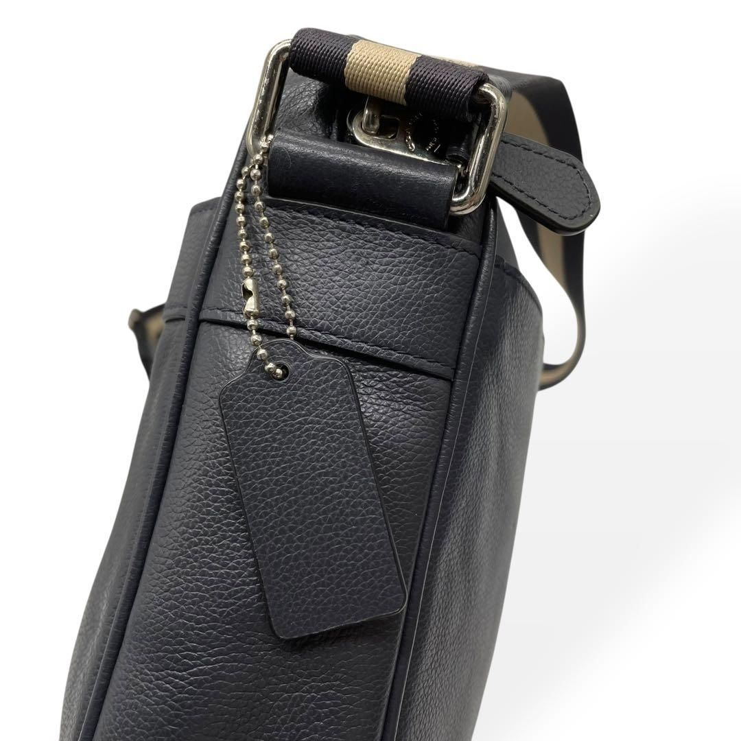 美品 COACH コーチ ショルダーバッグ ボディバッグ 型押しロゴ