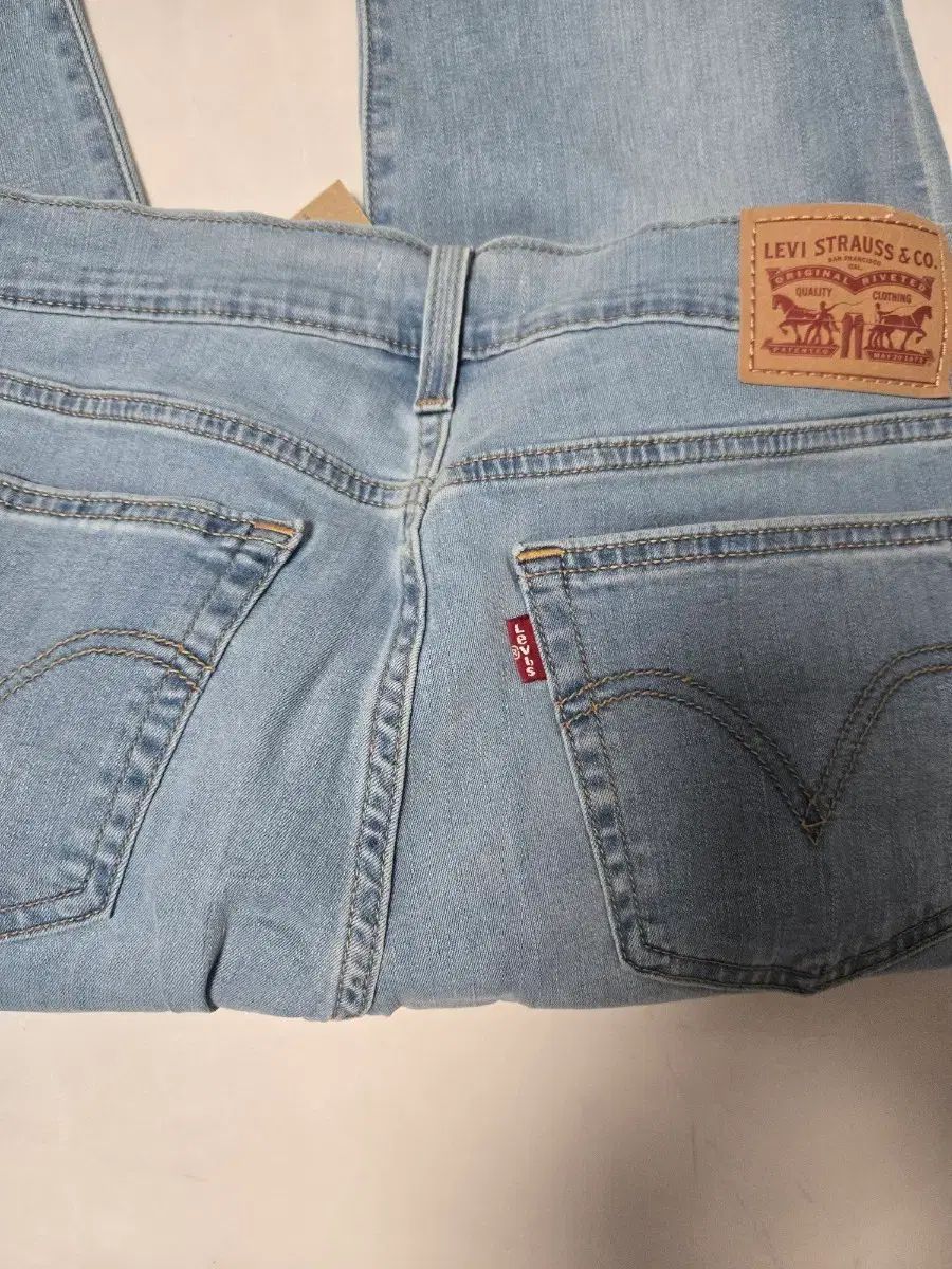リーバイス デニム ライトブルー 「Levi's」 デニムパンツ 25 ブルー レディース  Levi's（リーバイス）の「【国内EXCLUSIVE】＜LEVI'S＞501デニムパンツ/ライトブルー（デニムパンツ）」 - WEAR