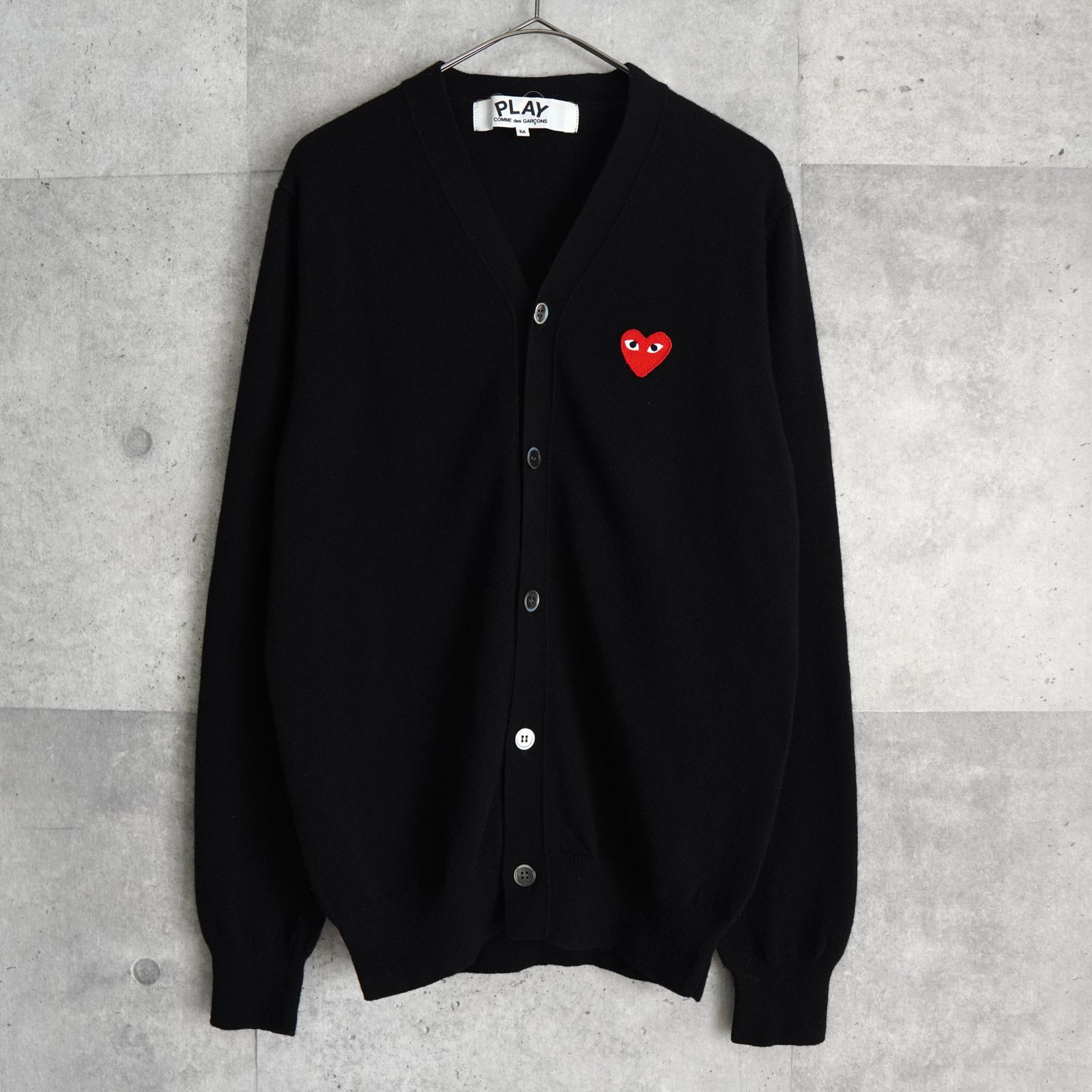 【大人気】プレイコムデギャルソン　ニットカーディガン 黒ハート ウール 旧版 大人気】プレイコムデギャルソン ニットカーディガン 黒ハート ウール