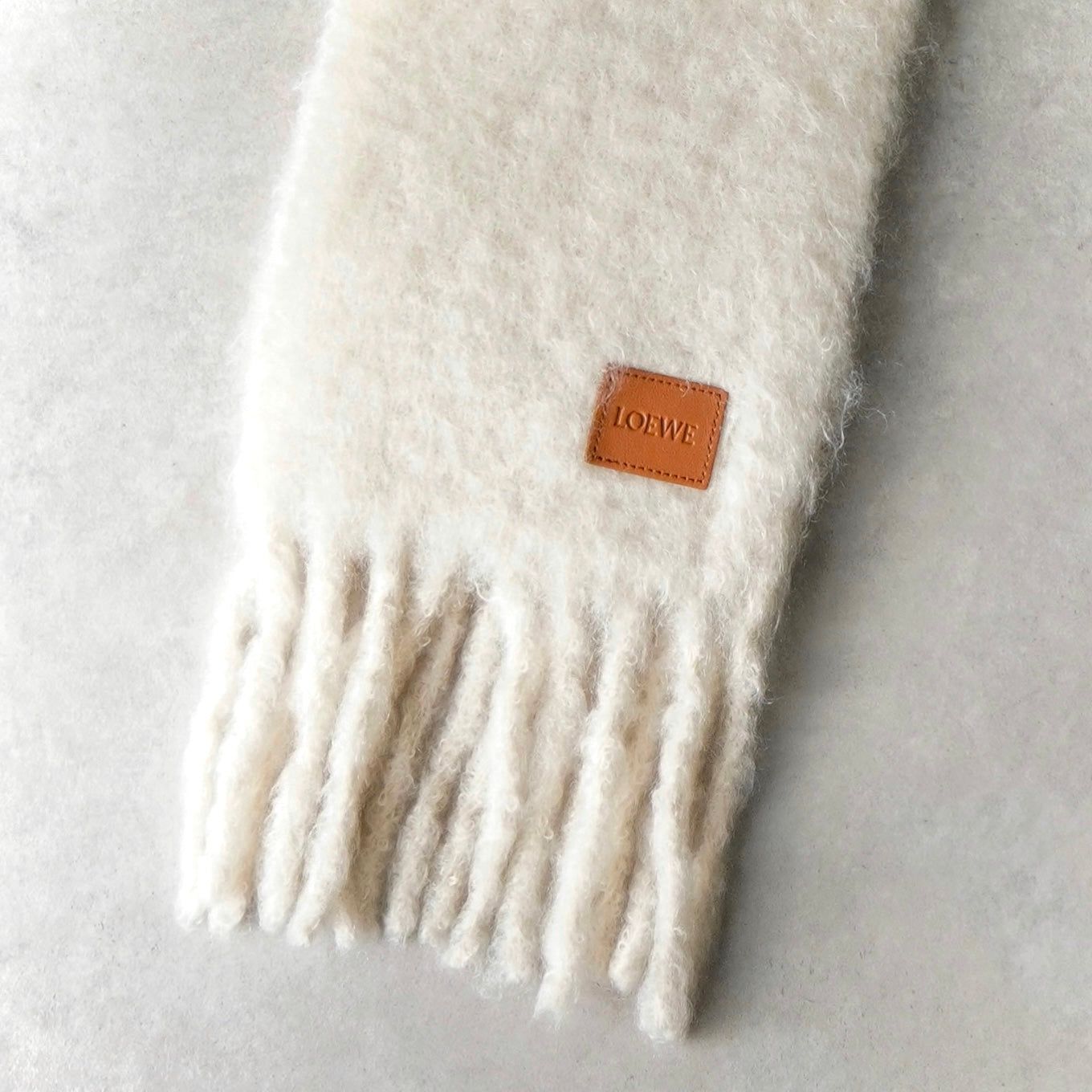 ロエベ レザーパッチ モヘア マフラー アイボリー - メルカリ