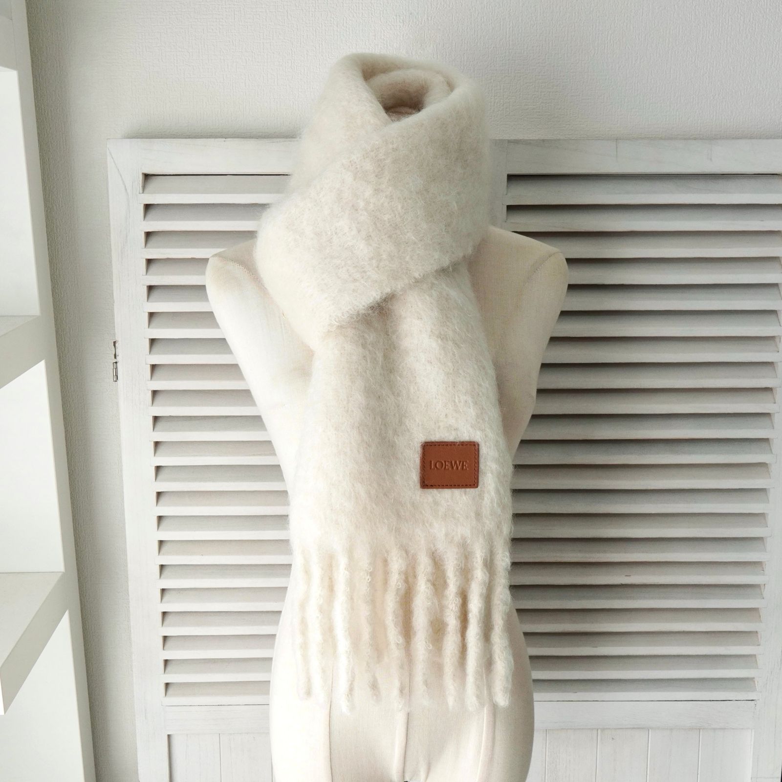 ロエベ LOFWE マフラー モヘア ウール ホワイト レザーパッチ LOEWE ロエベモヘア マフラー LOEWE アナグラム レザーパッチ モヘア