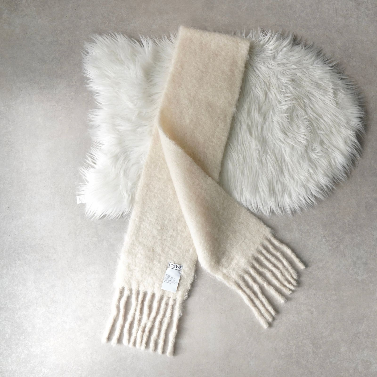 ロエベ レザーパッチ モヘア マフラー アイボリー - メルカリ