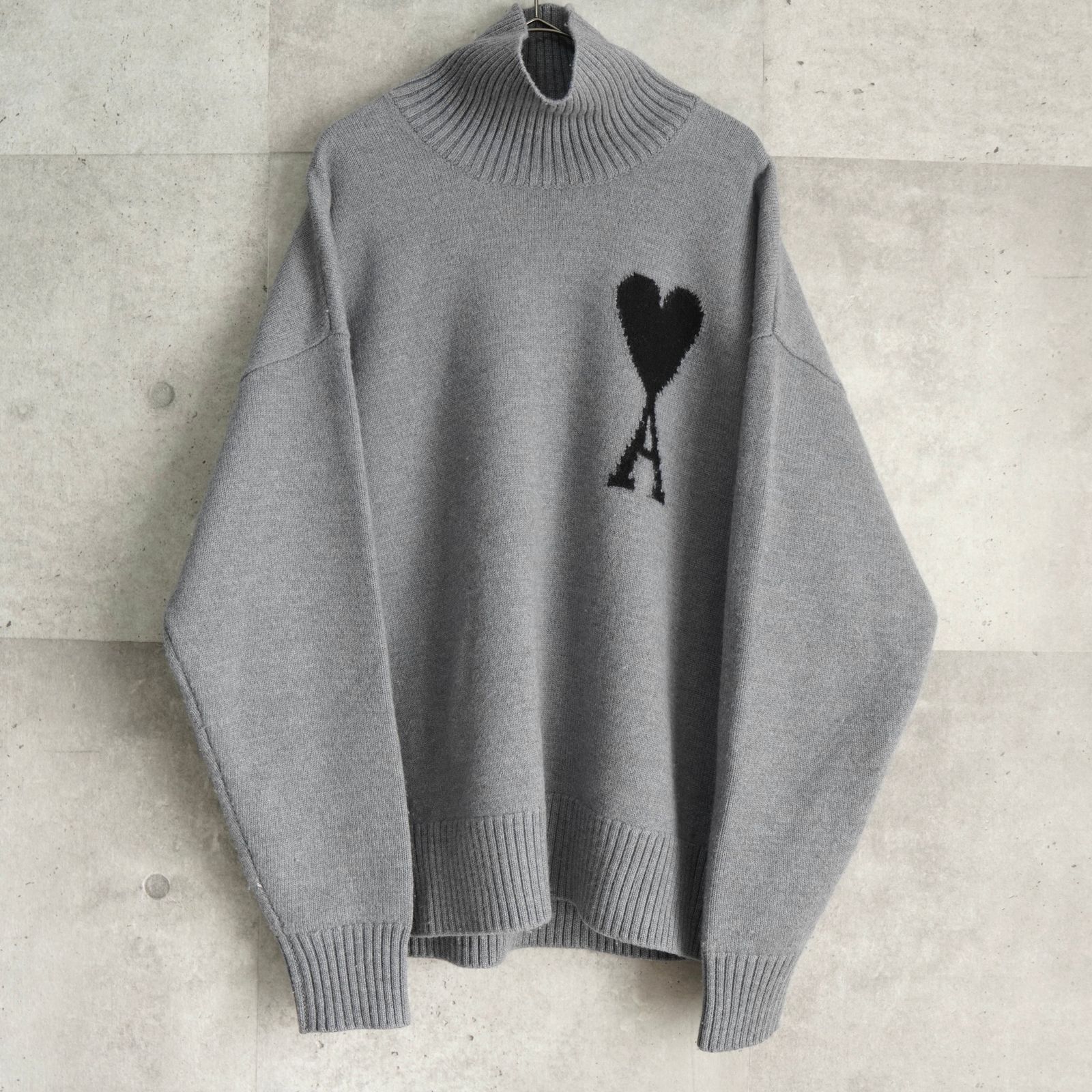 アミパリ アミ パリス ハートロゴ タートルネック ニット グレー