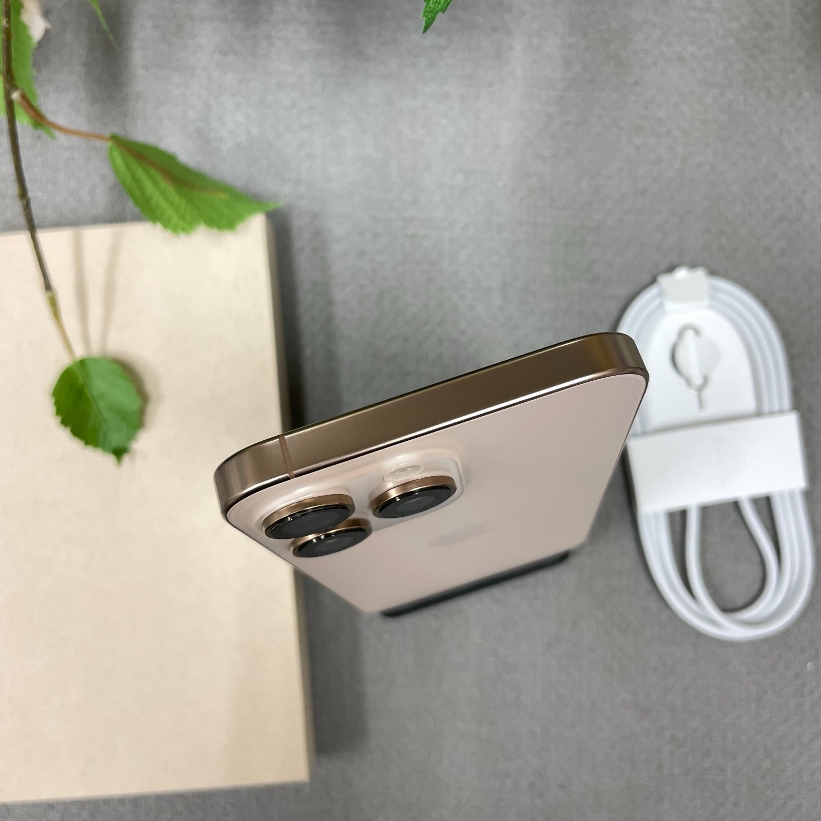 新品同様 iPhone 16ProMax 256GB 国内版 SIMフリー 新品同様 iPhone 16ProMax 256GB デザート 国内版 SIMフリー送料無料