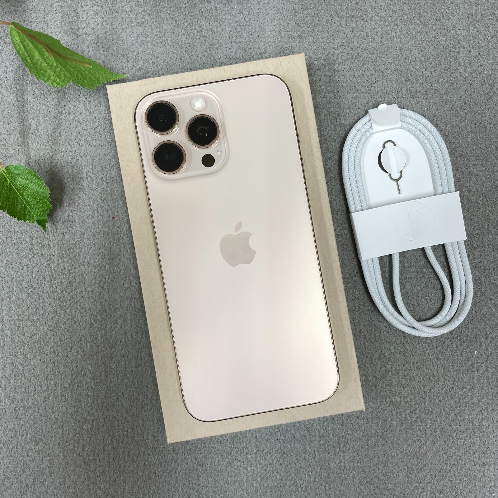 新品同様 iPhone 16ProMax 256GB 国内版 SIMフリー 新品同様 iPhone 16ProMax 256GB デザート 国内版 SIMフリー送料無料