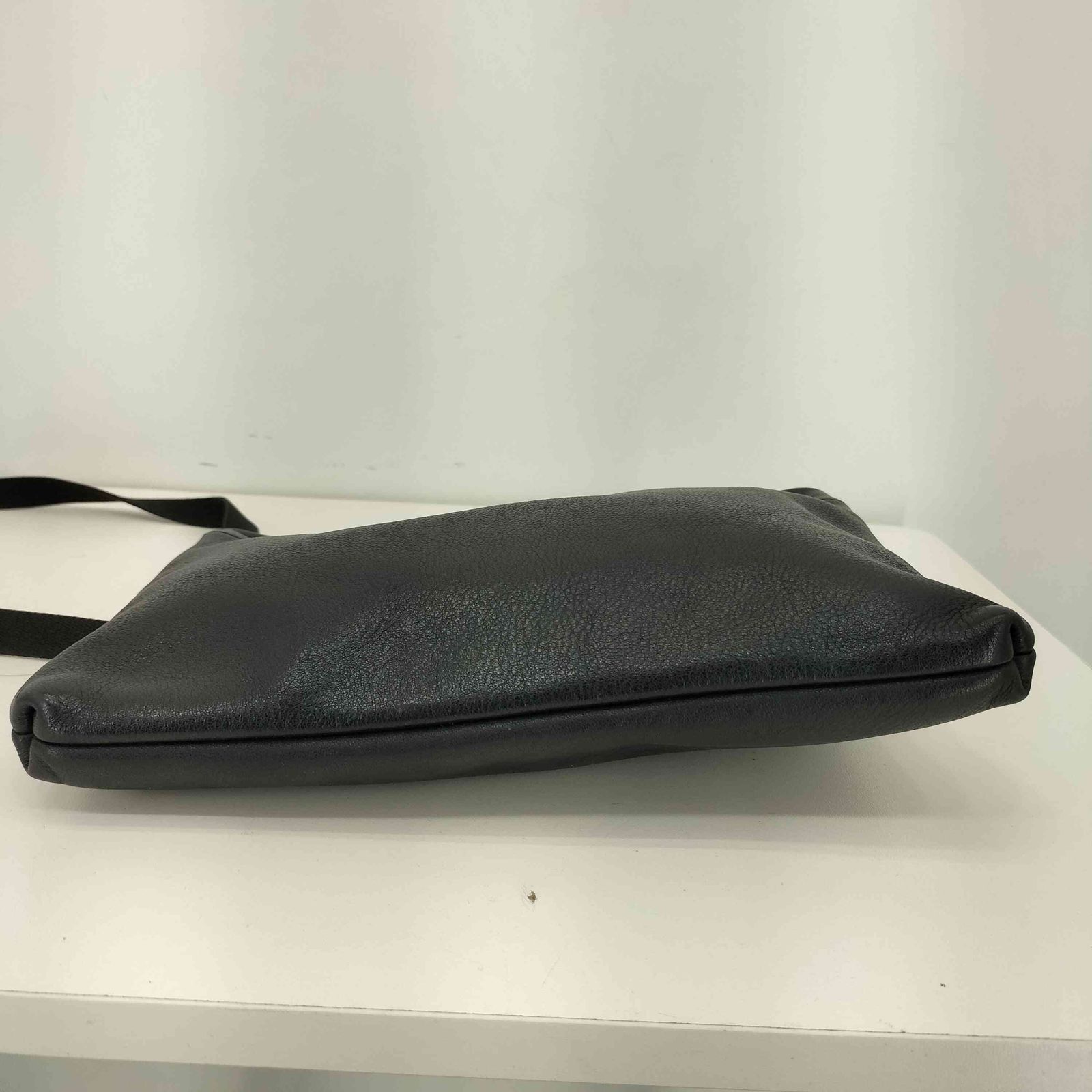 nest Robe CONFLICT 黒 レザー ショルダーバッグ ネストローブコンフェクト nest Robe CONFECT レザー バレンシアレザー