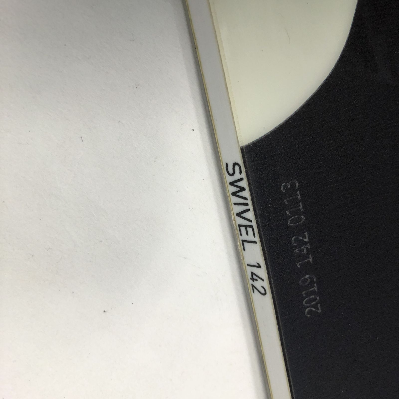 値下げ！ スノーボード サイズ142 Swivel 2026年最新】Swivel 種類